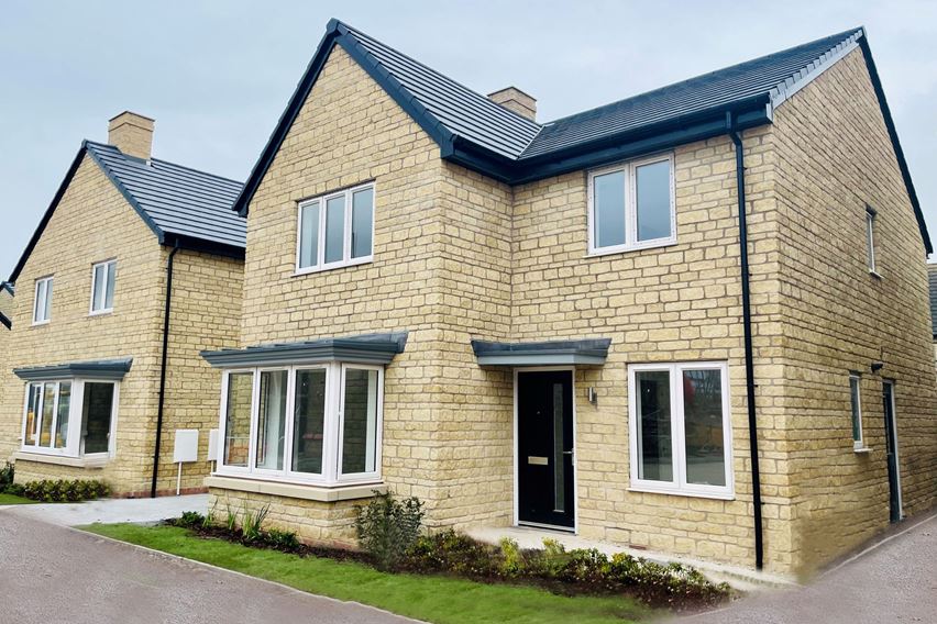 Oakwood 4 bedroom house for sale in Carterton